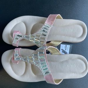 Handcrafted pink women slippers